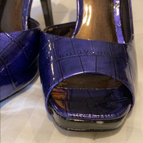 Shoes - Picture 9 of 10